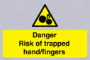 danger-risk-of-trapped-handfingers~